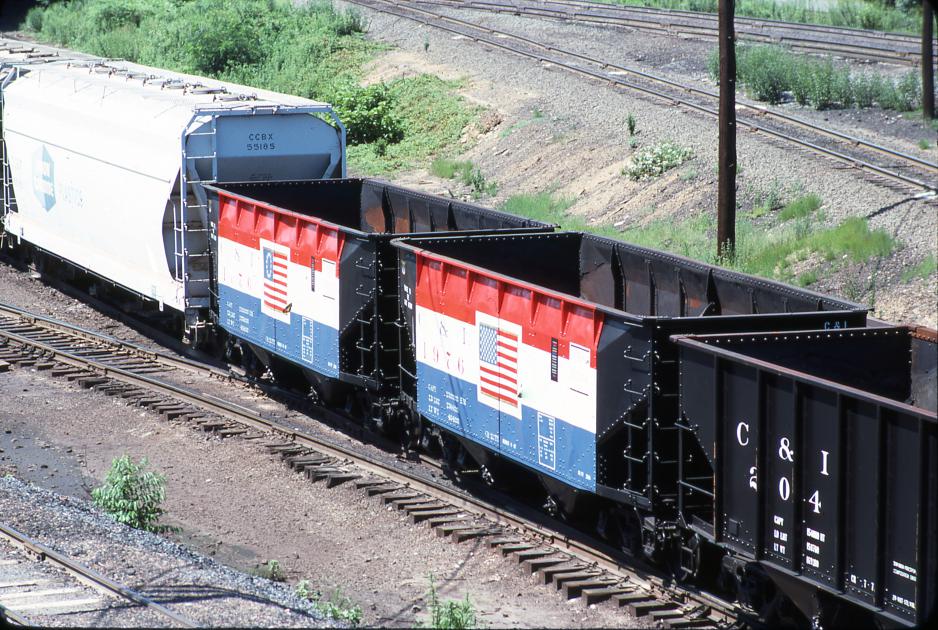 CR Enola yard & C&I BiCentennial hoppers, 7/15/76 Conrail Photo Archive